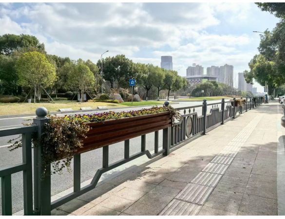 道路隔斷護(hù)欄-道路隔斷護(hù)欄